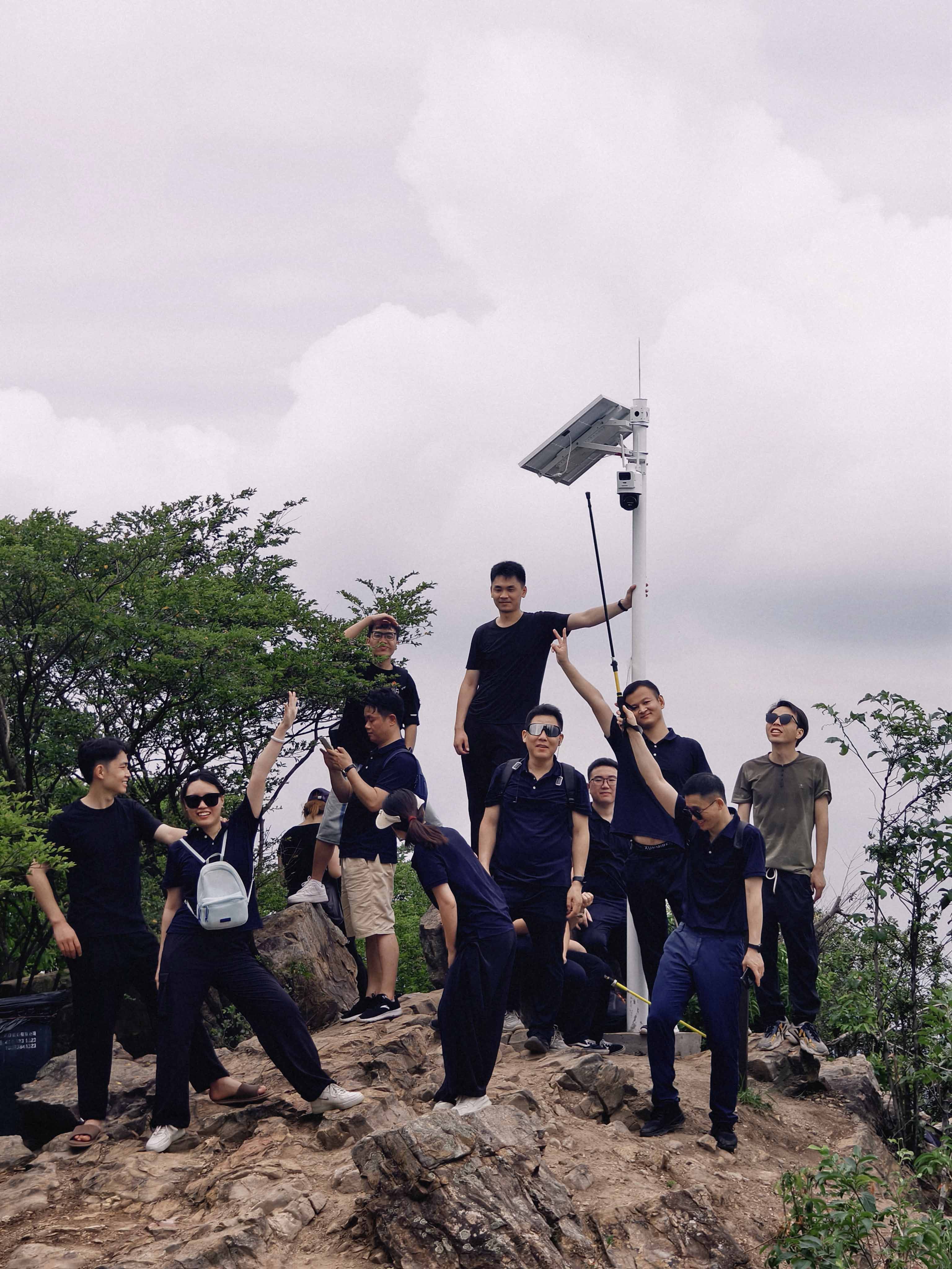久信達科技公司員工齊聚光明區(qū)蠄蜍石，開啟活力爬山之旅暨團建活動(圖4)